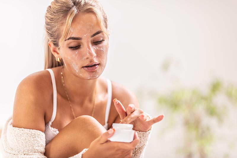 La surutilisation des produits de soins de la peau