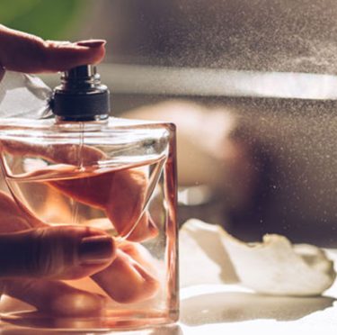 8 conseils pour détecter un parfum contrefait