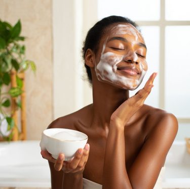 5 Recettes de Gommage pour le Visage Naturel et Doux