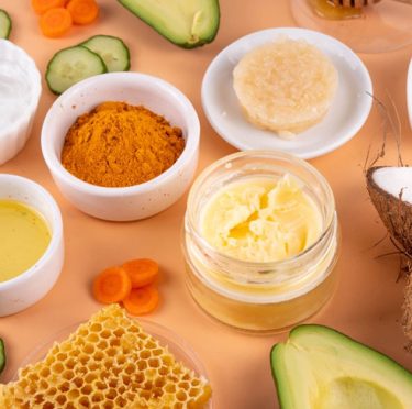 10 Recettes de Masques Visage Maison : Faciles, Naturels et Efficaces 2025