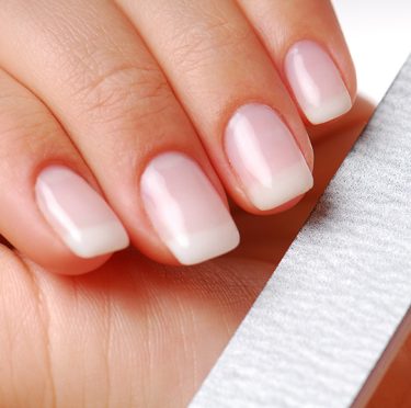 Comment prendre soin de vos ongles à la maison Comment prendre soin de vos ongles à la maison.