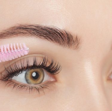 Réhaussement de Cils vs Extension de Cils : Lequel Choisir en 2025 ?
